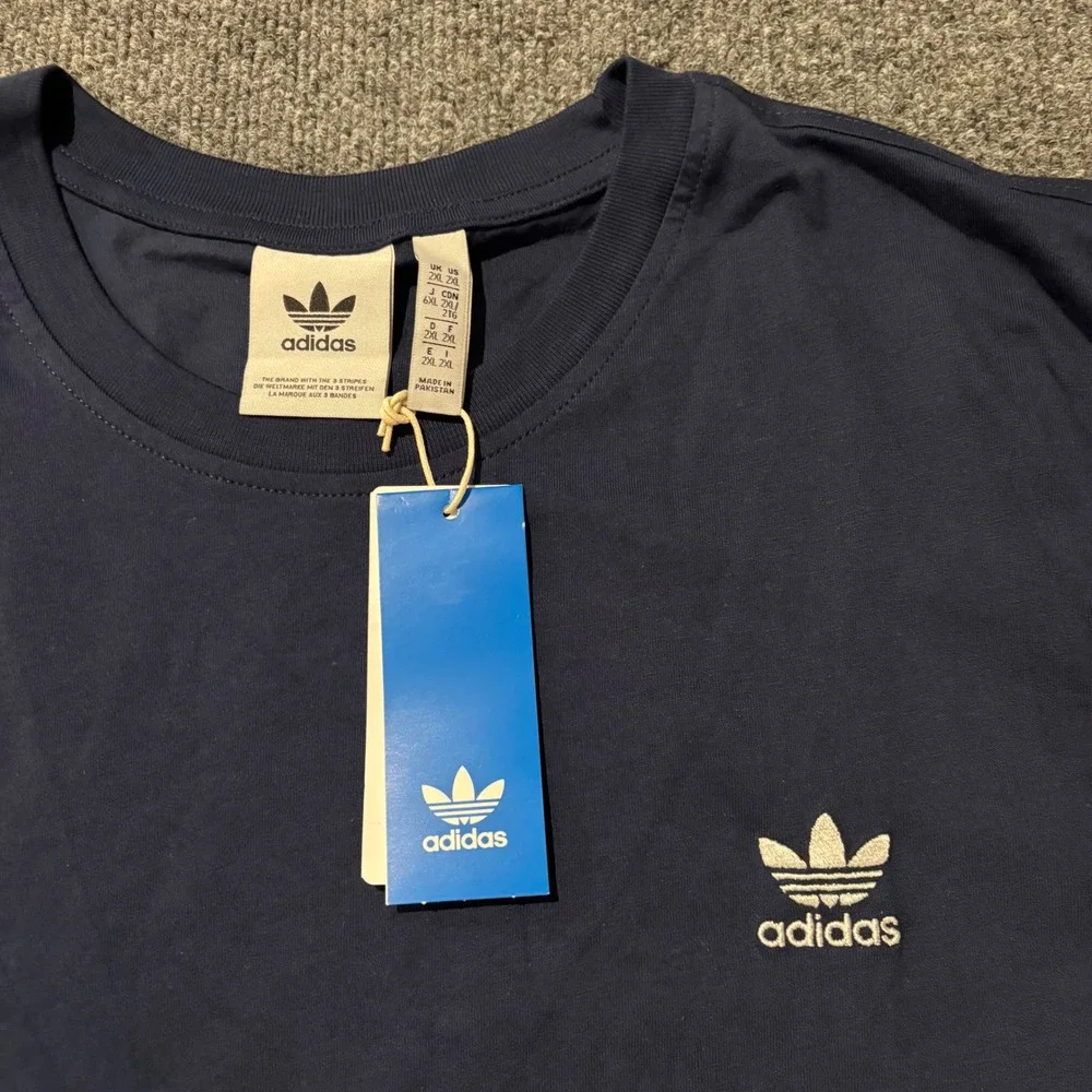 adidas originals trefoil